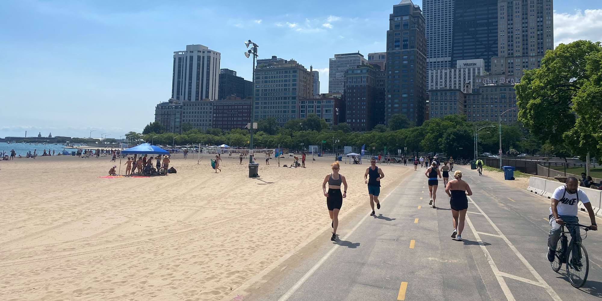 runners on Chicago trail