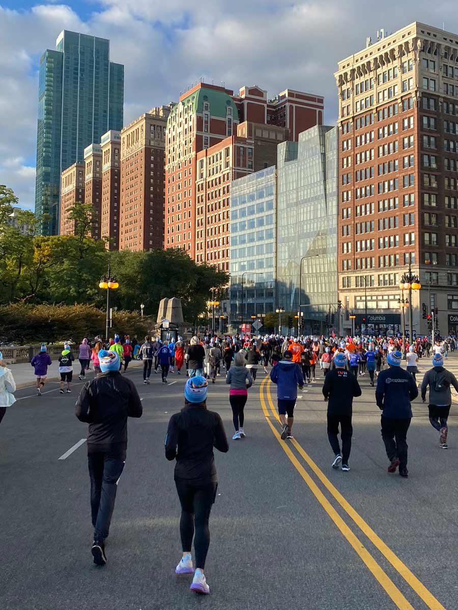 people running 5k in Chicago